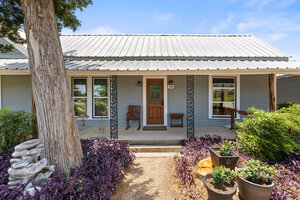 View 104 S 1st St Virtual Tour