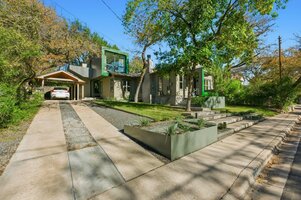 View 1712 West 10th Street Virtual Tour