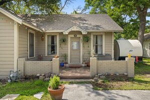 View 807 Cecelia St Virtual Tour