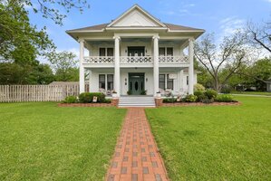 View 519 Hackberry St Virtual Tour