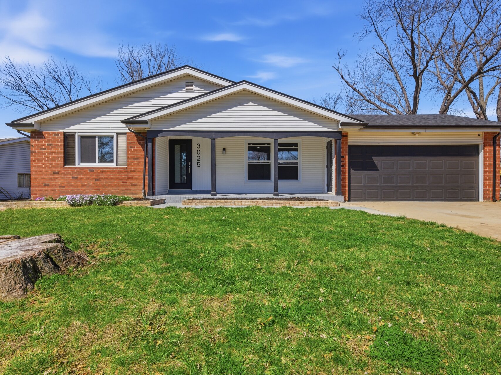 3025 Chadwick Dr Florissant, MO 63033-1333
