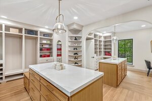 View 3739 North Versailles Avenue Virtual Tour