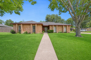 View 305 Castlelake Drive Virtual Tour